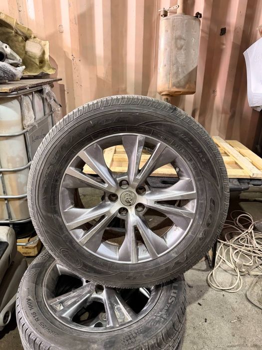 Диск Toyota Highlander 3 поколение 2013:2019 R18 с шиной