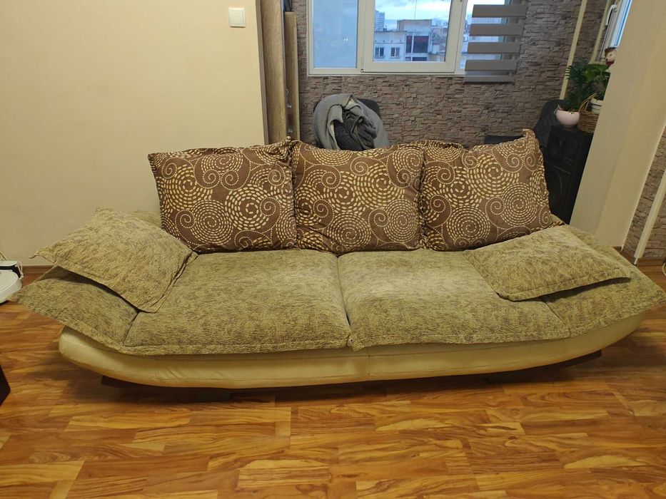 Холова гарнитура с маса