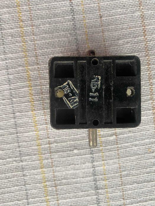 Краен прекъсвач /изключвател   -  380 V, 2,5 A
