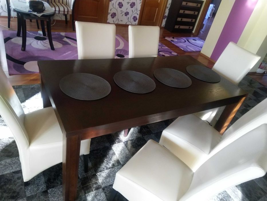 Vând masă ptr. sufragerie sau bucătărie + 6 scaune. Se vând și separat
