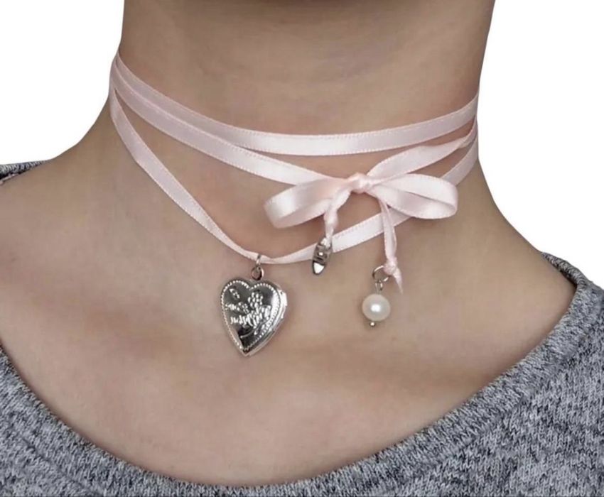 Красивый чокер с сердечком
