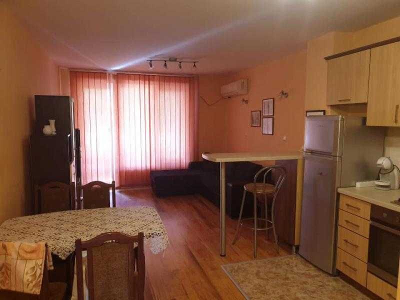 Дава се под наем Двустаен апартамент в Бургас, Център - 60 кв.м за 408 € - Снимка #1