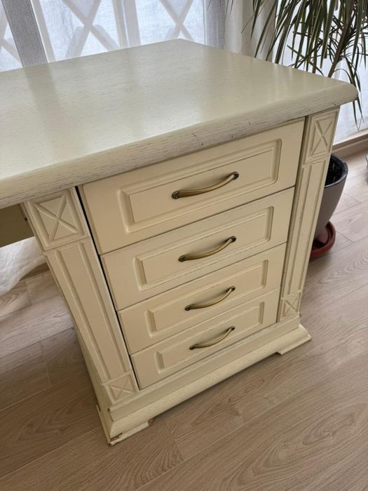 Продам кабинетный стол