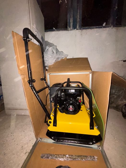 Talpa compactoare 100kg benzina 4t