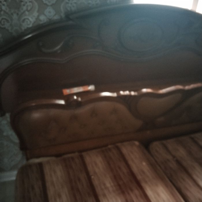 Спальный кровать