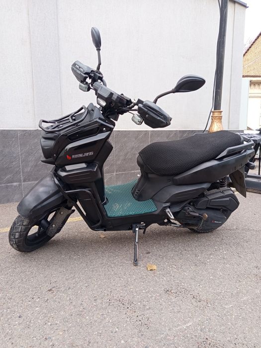 Srochni Skuter sotiladi.