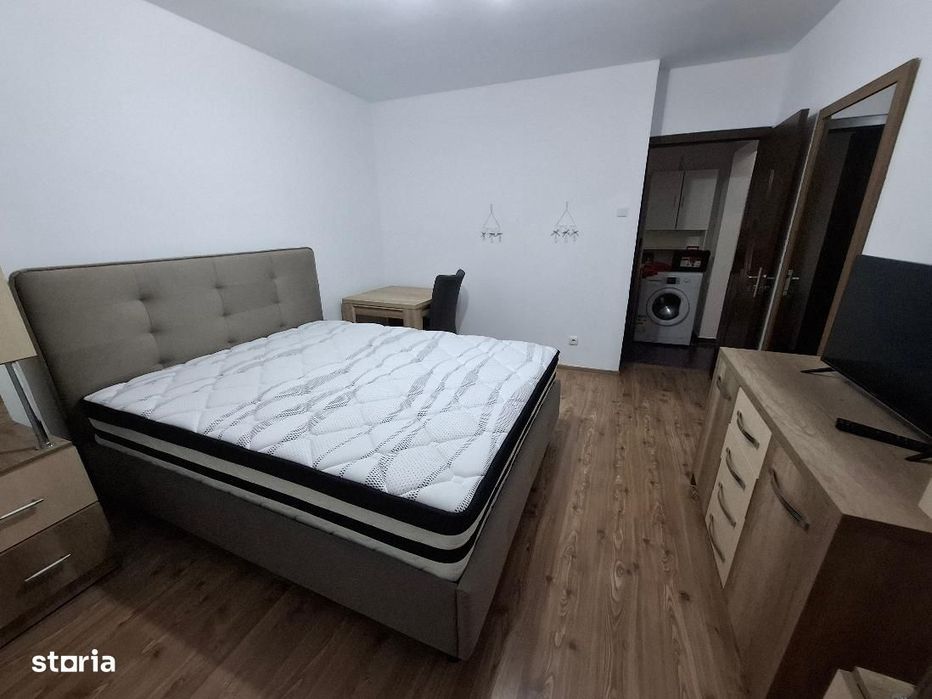 Proprietar, vând garsonieră în Oneşti, zona de jos, Dalas — fotografia 1