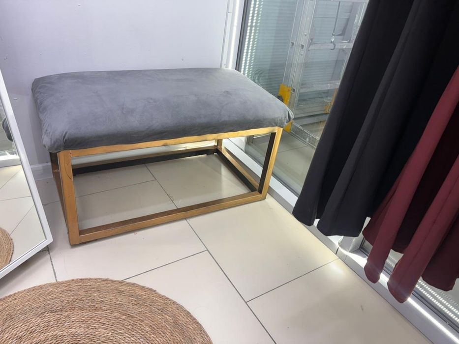 Продается пуфик серый