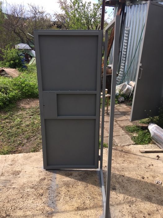 Метални врати за мазета