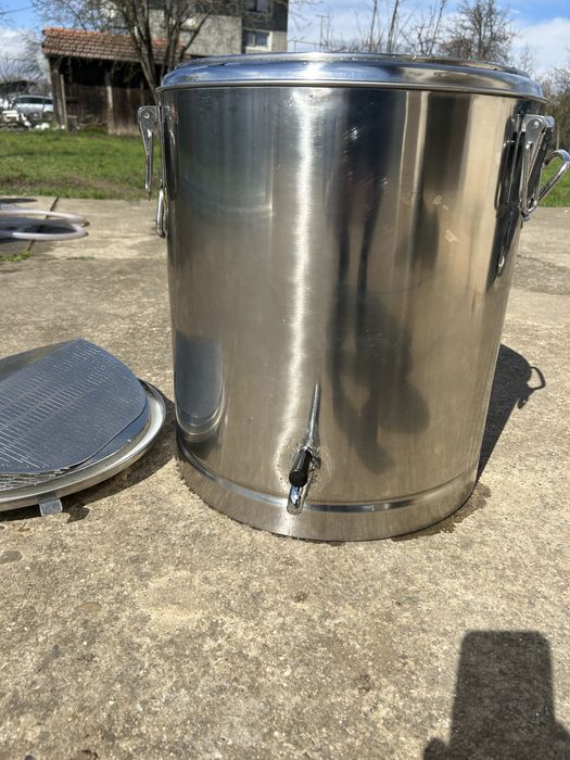 Инокс съд 50L с кран и капак – ТОП състояние