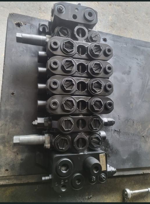 Distribuitoare caterpillar 428E