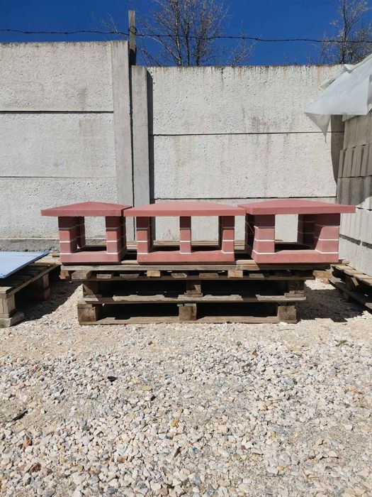 Тротоарни плочки, шапки за комин и огради, колони, балюстри и други.