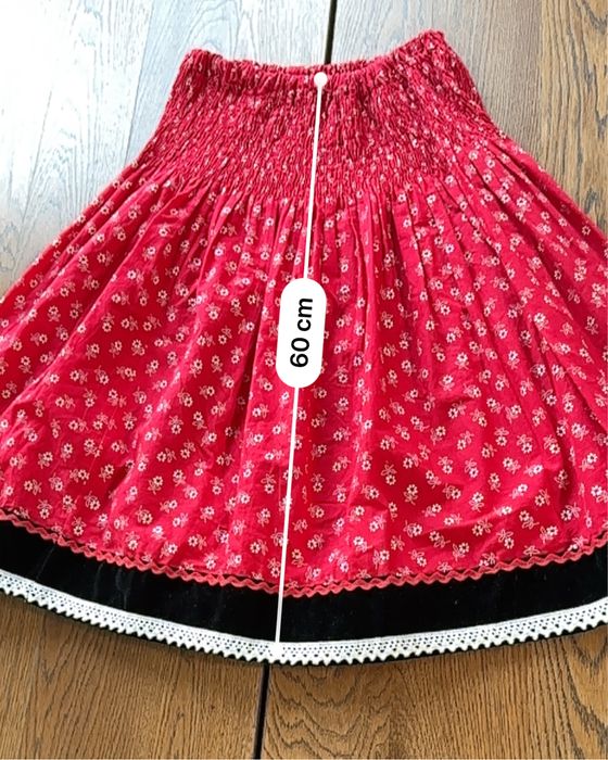 Fusta fete dansuri populare