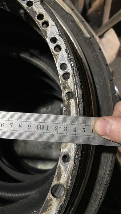 Пара полок для дисков r19