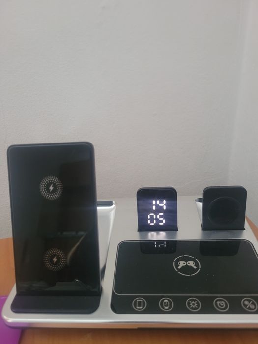 Продам зарядку универсальную