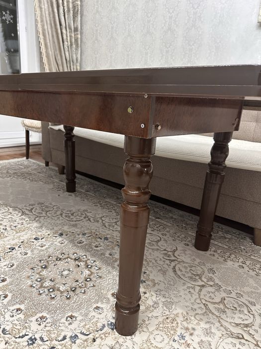 Стол раздвижной.