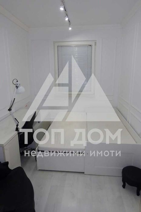 Тристаен ! Напълно обзаведен ! Свободен за нанасяне !