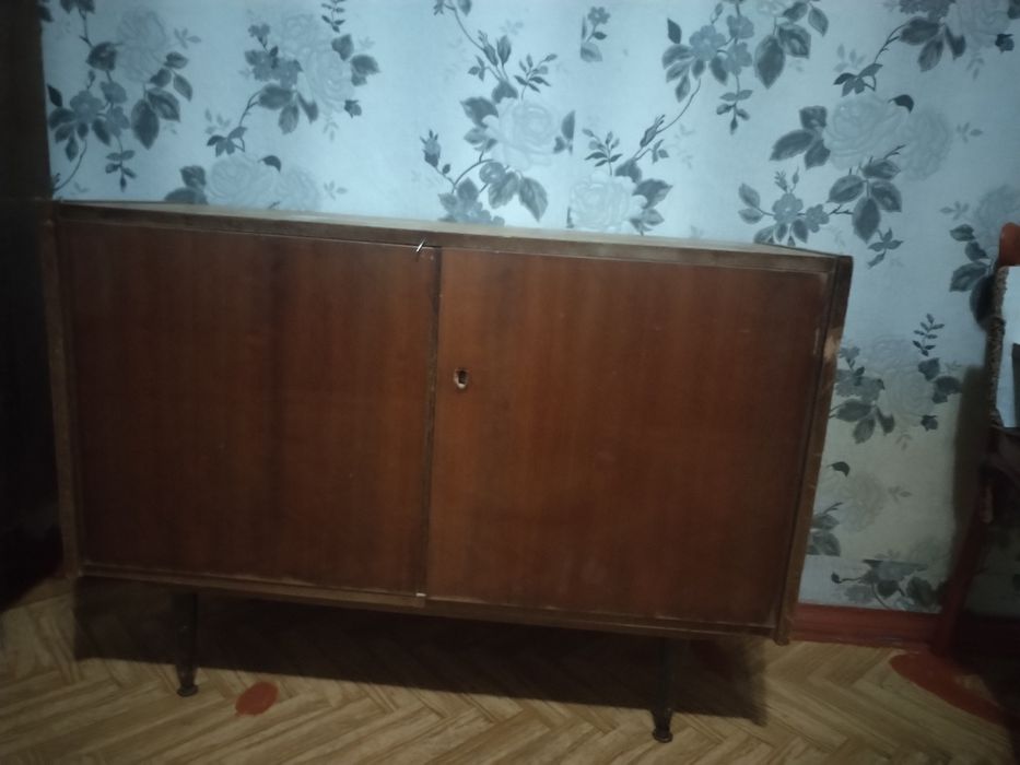 Шкафы для одежды и посуды