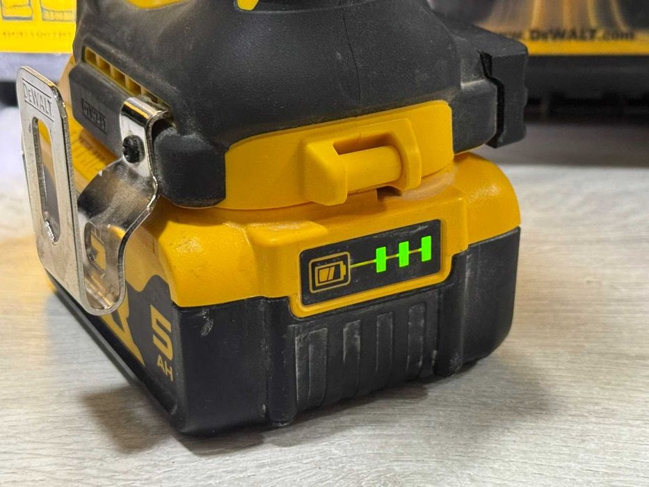 Акумулаторен ударен винтоверт DeWALT DCD1007 с батерия и зарядно