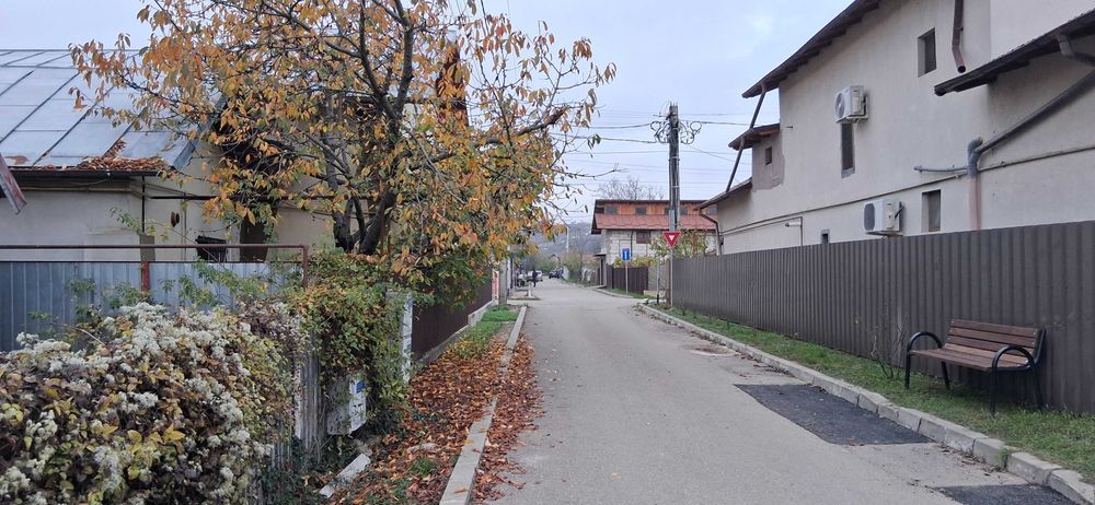 Teren intravilan + casa batraneasca , de vanzare in zona Tintea