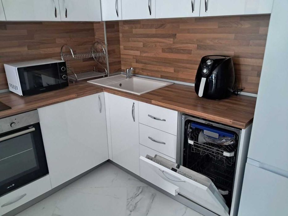 Дава се под наем Двустаен апартамент в Варна, Цветен квартал - 65 кв.м за 448.8 € - Снимка #2