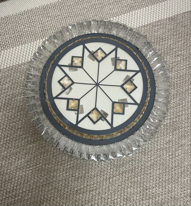Продам люстру (срочно)