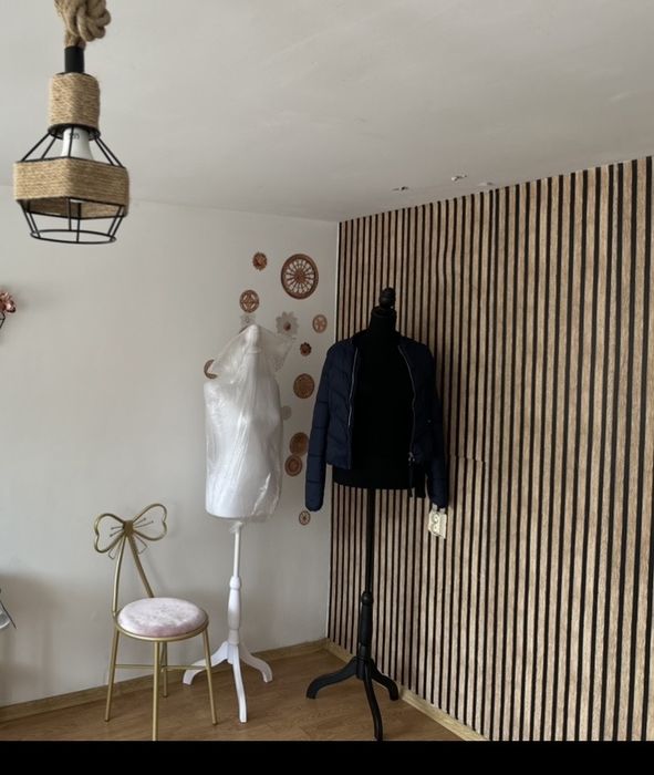 Vand manechin alb sau negru