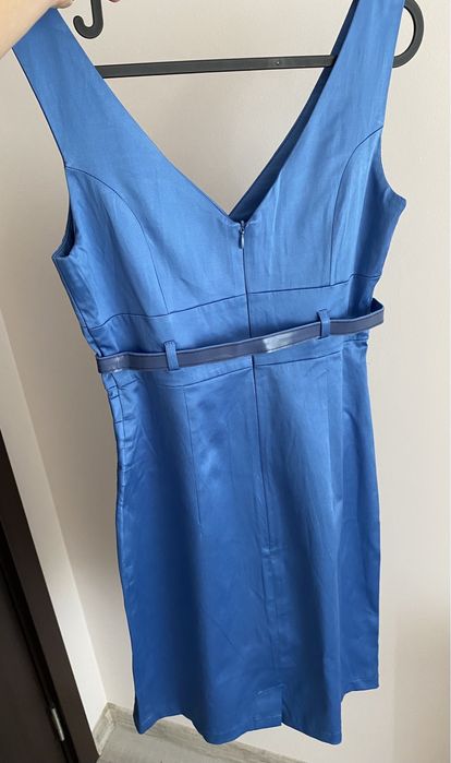 Сатенирана рокля с колан