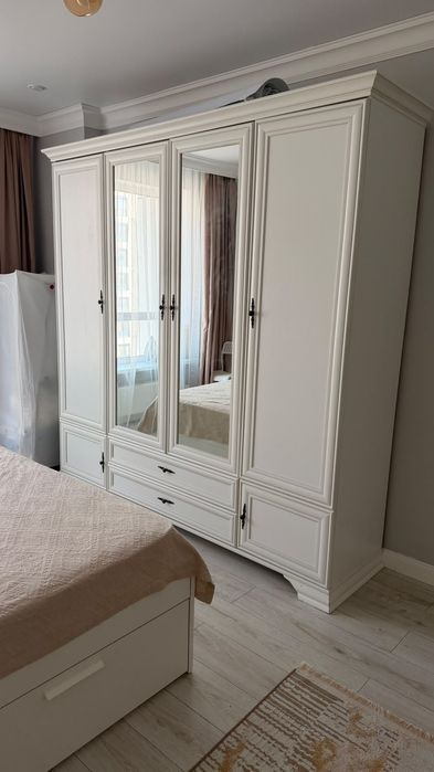 Продам двуспальная кровать и шкаф