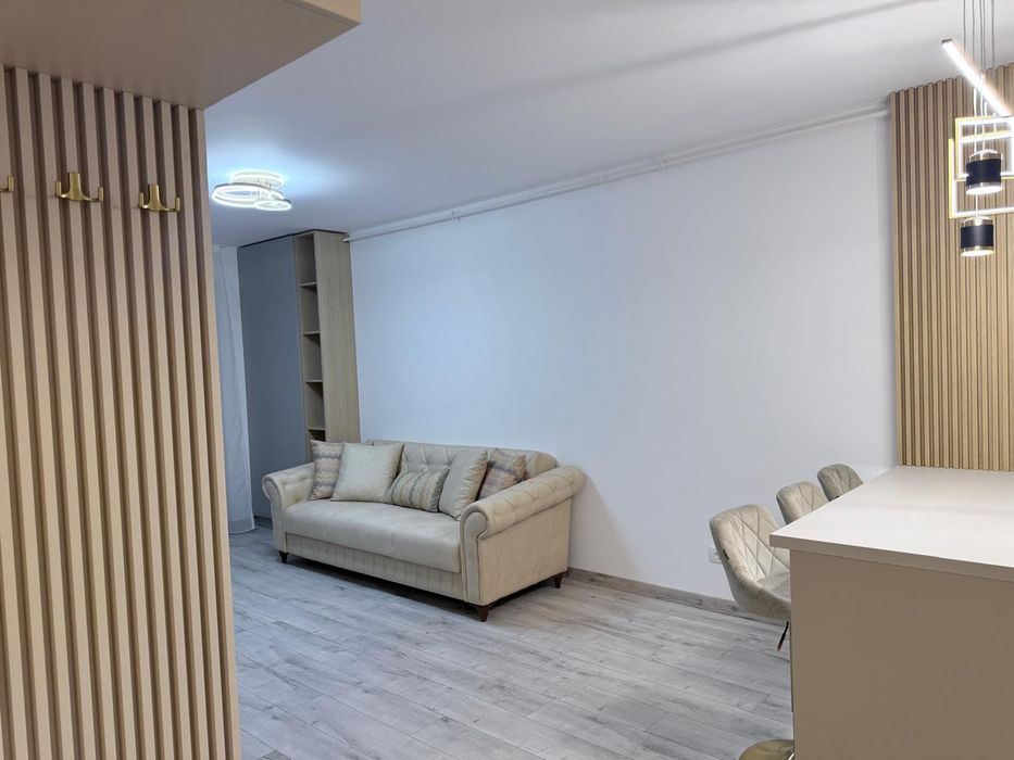 Închiriez apartament