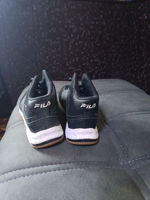 Skidka narxda krasovkalar sotiladi Proizvodstvo USA