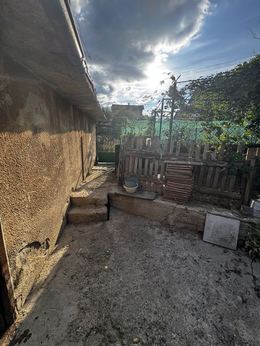 Продавам къща / етаж от къща в гр. Вършец