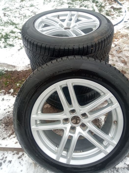 Vând 4 genti cu cauciucuri R18