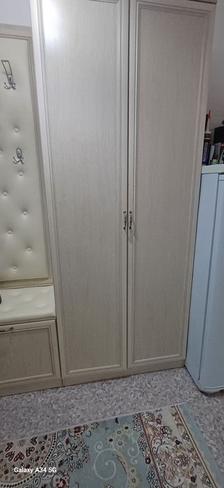 Продам шкаф в прихожей