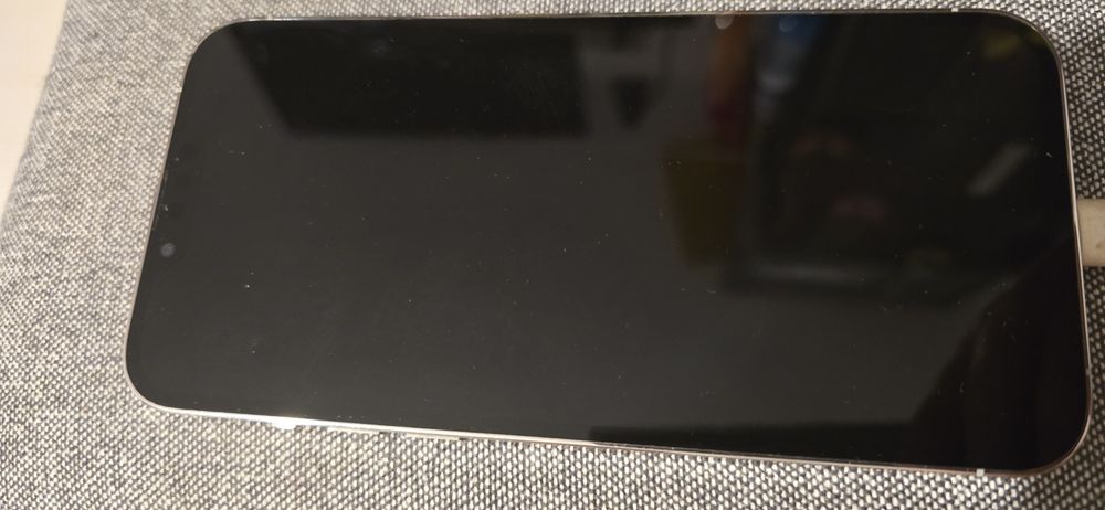 Vând iphone 13 pro max spart spate