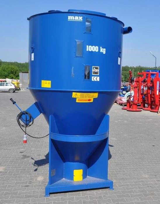 Amestecator furaje 1000 kg, volum 2300 l, DOZAMECH, Polonia NOU