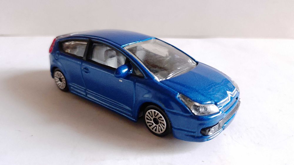 Метални колички Bburago в Мащаб 1:43