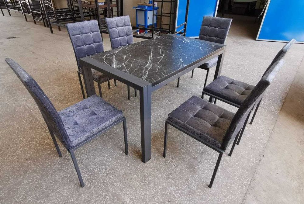 Стол со стульями