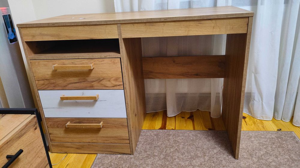 Ученическо бюро с 3 чекмеджета