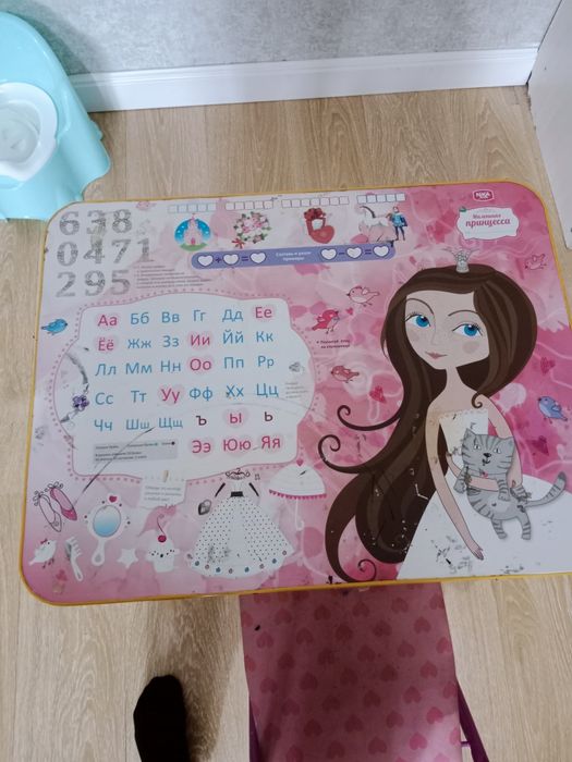 Продаю детский стол со стулом