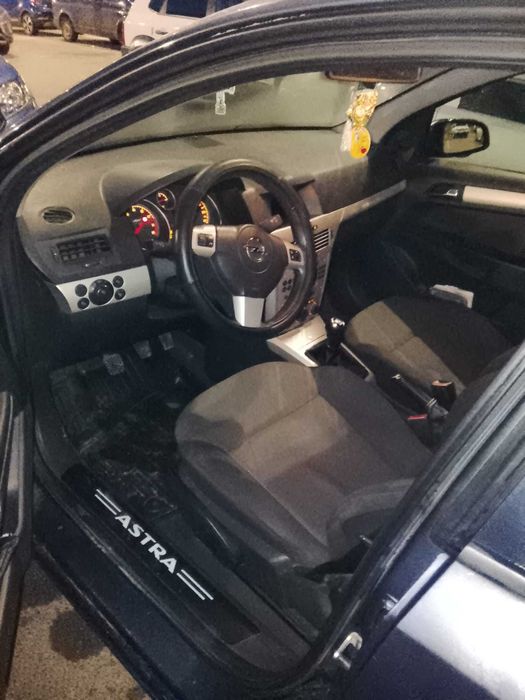 Vand/schimb cu remorca cat. B - Opel astra H berlina