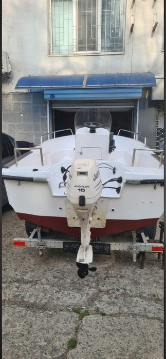 Лодка 4.5 м с двигател Johnson 15 hp + Колесар