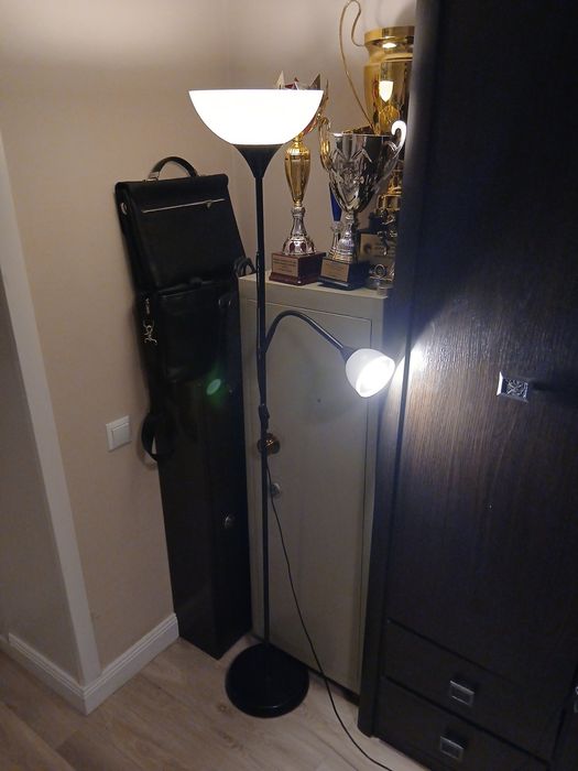 Напольная лампа с 2 светильниками