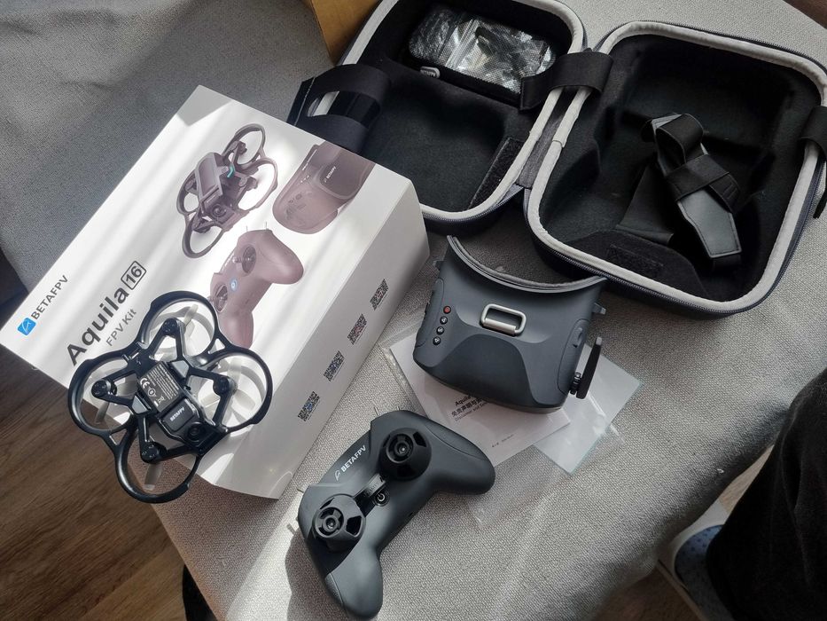 DRONA+Ochelari+Maneta+2 Baterii BETAFPV Aquila16 Super Cadou