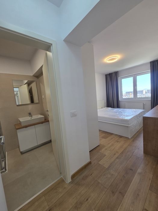 Inchiriez apartament cu 3 camere
