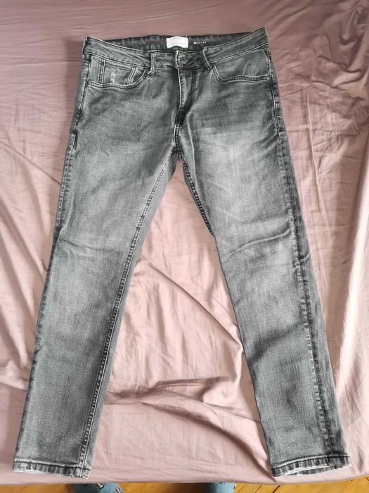 Blugi si camasi barbati