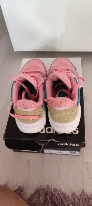 Adidași marca Adidas cloudfoom.