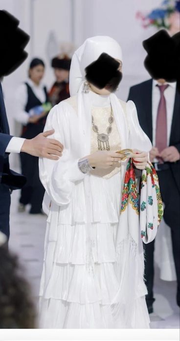 сән үйінің киімдерін сатамын