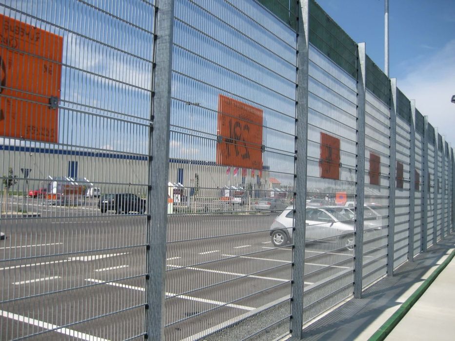Garduri din plasa bordurata la oferta