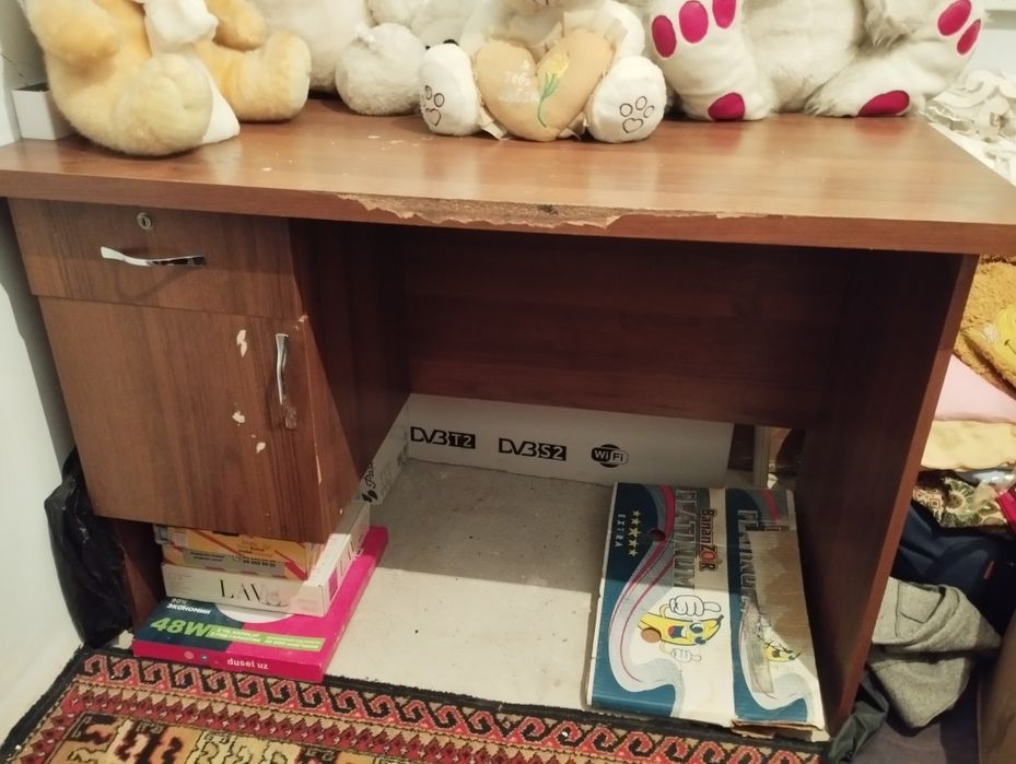 Песменый стол прочный Срочно продаю